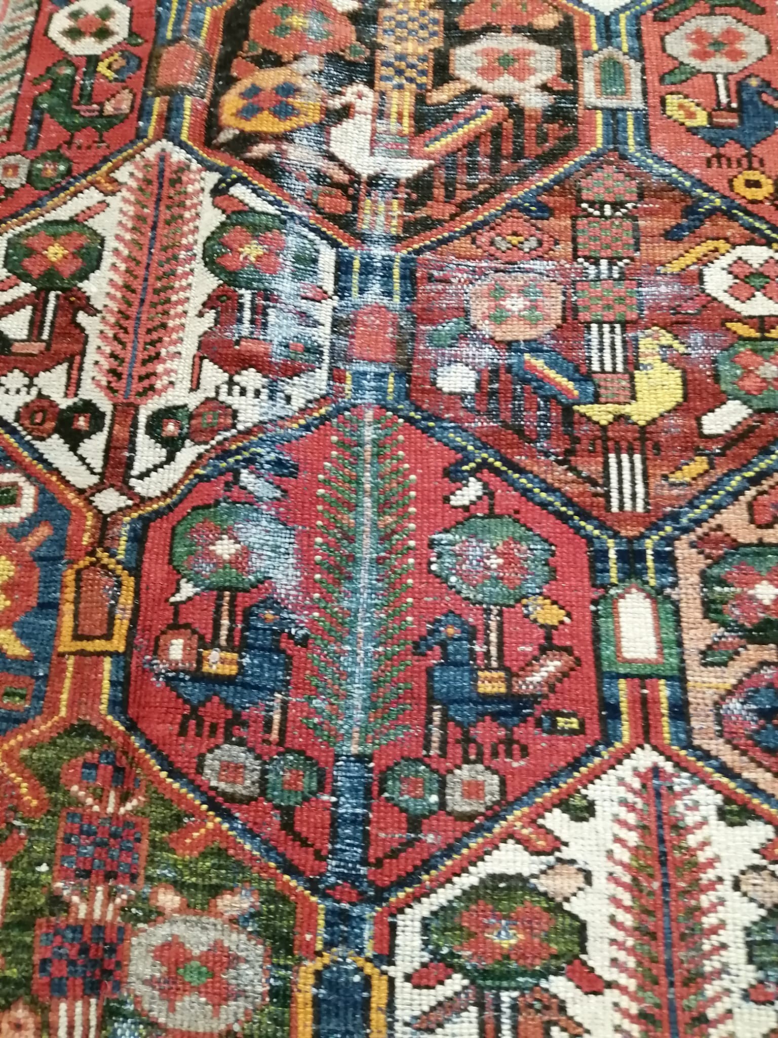 A Baktiar carpet, 310 x 210cm